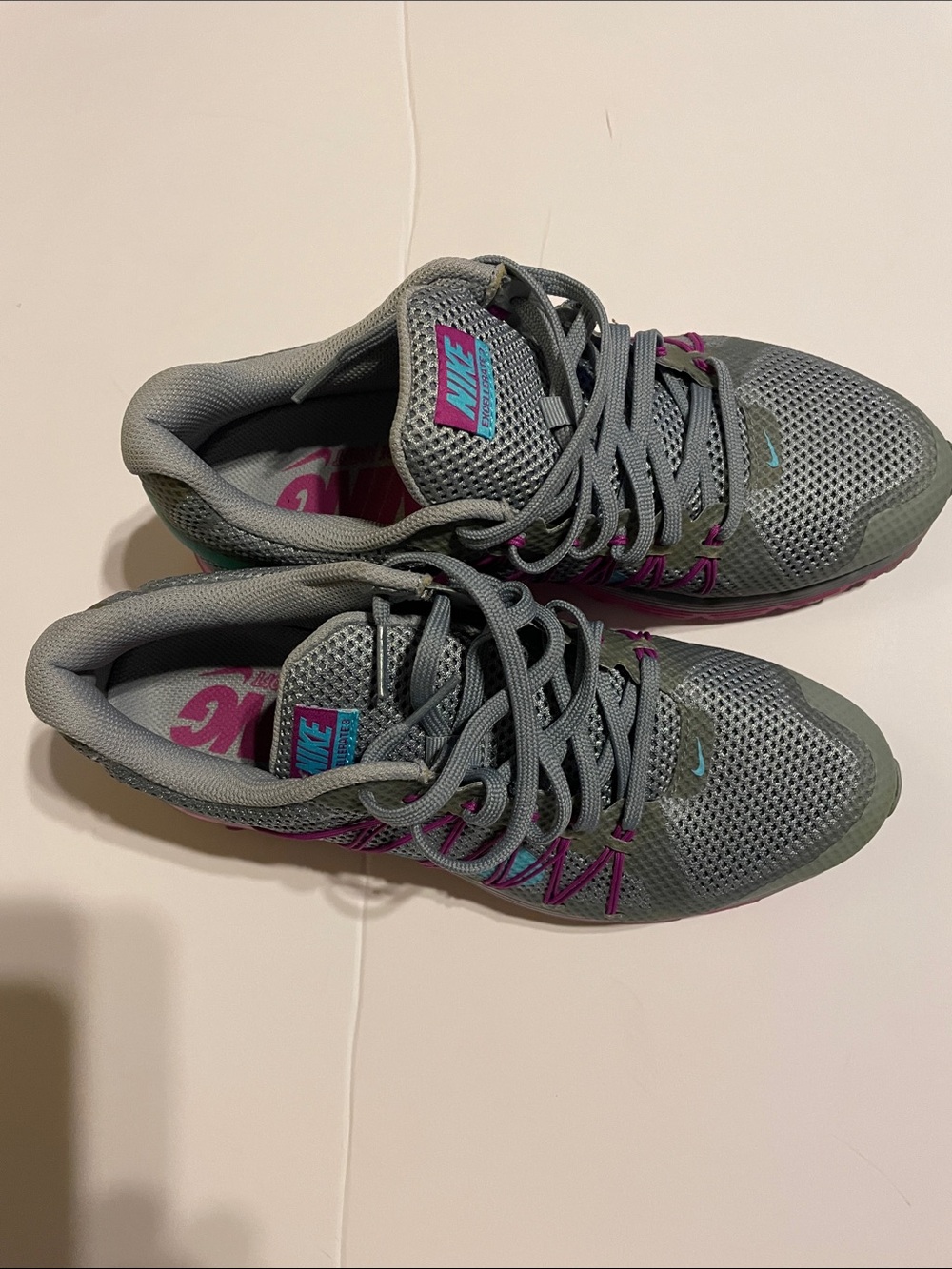 Nike Women's Gray Mesh Athletic Sneakers with Pink and Teal Nike Excellerate 3